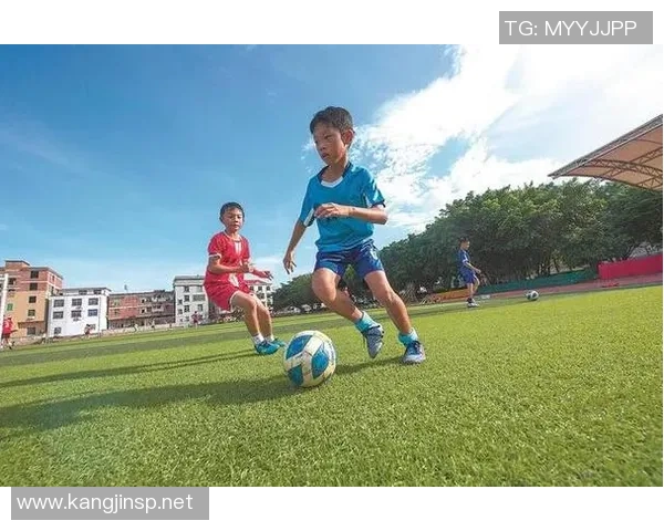 从踢野球到绿茵场的传奇之路足球明星的成长故事